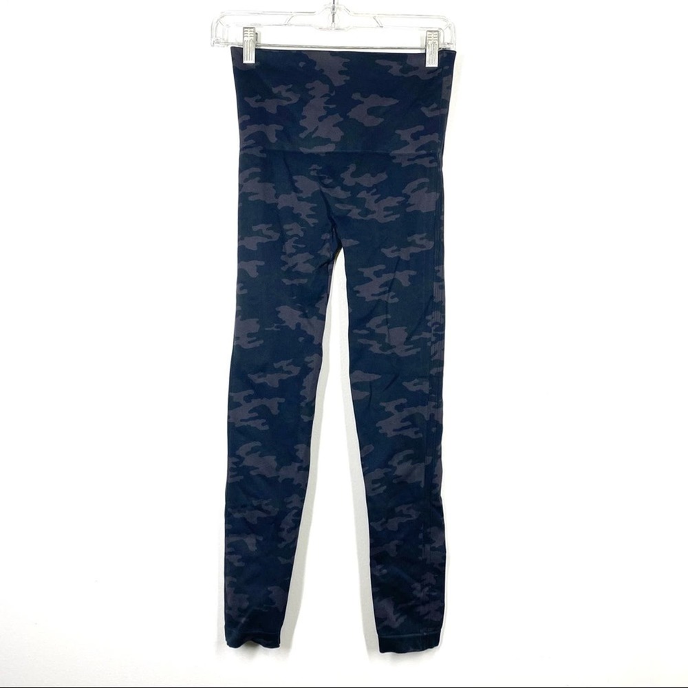 SPANX Look At Me Now Seamless Legging Shapewear Camo Size Large